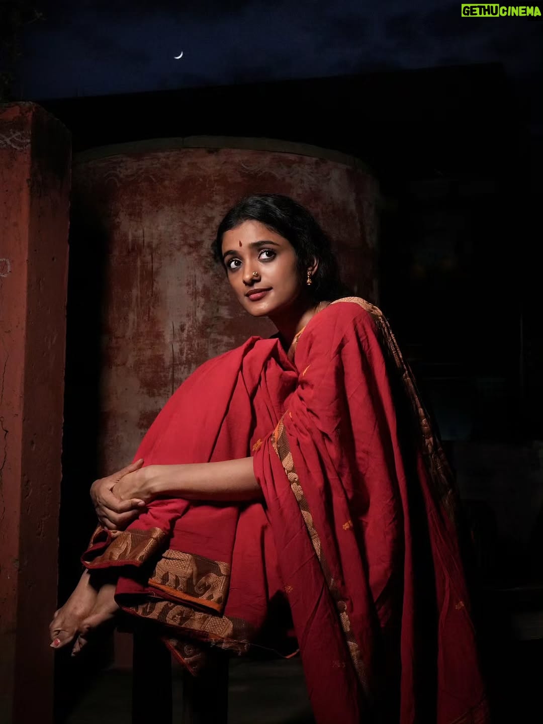 Roopa Koduvayur - 11.3K Likes - Asle Roopa ante paddhathi..paddhathi ante roopa andhulonu shravana sukravaram..so tappaledu.. 😁 
Pc @pavan_eyemoments idea credits motham pawan ki ..ur my moms fav she's is in love with this look and pictures u know ..😅❤️
.
.
.
.
..
.
.
.
.
.
.
.
.
.
.
.
.
.
.
.

.
#traditional #roopakoduvayur #vintagestyle