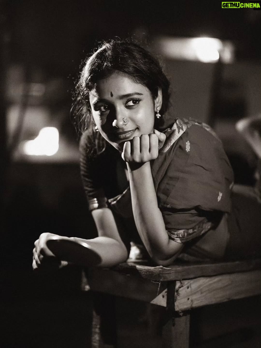 Roopa Koduvayur - 11.3K Likes - Asle Roopa ante paddhathi..paddhathi ante roopa andhulonu shravana sukravaram..so tappaledu.. 😁 
Pc @pavan_eyemoments idea credits motham pawan ki ..ur my moms fav she's is in love with this look and pictures u know ..😅❤️
.
.
.
.
..
.
.
.
.
.
.
.
.
.
.
.
.
.
.
.

.
#traditional #roopakoduvayur #vintagestyle