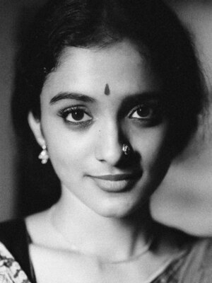 Roopa Koduvayur Instagram - నీవేనా నను తలచినది.
.
.
.
@roopakoduvayur_9 ✨
.
.
@maniratnam.talkies @maniratnam_frames @maniratnam_ @maniratnam.holic 
#maniratnam #manirathnam🎬 #maniratnamarrcombo🎸🎬 #émotions #framings #emotions #photo #photographer #photography #vintage #vintagephotographs #sepiaphotography #retro #oldstyle