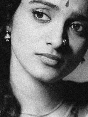 Roopa Koduvayur Instagram - నీవేనా నను తలచినది.
.
.
.
@roopakoduvayur_9 ✨
.
.
@maniratnam.talkies @maniratnam_frames @maniratnam_ @maniratnam.holic 
#maniratnam #manirathnam🎬 #maniratnamarrcombo🎸🎬 #émotions #framings #emotions #photo #photographer #photography #vintage #vintagephotographs #sepiaphotography #retro #oldstyle