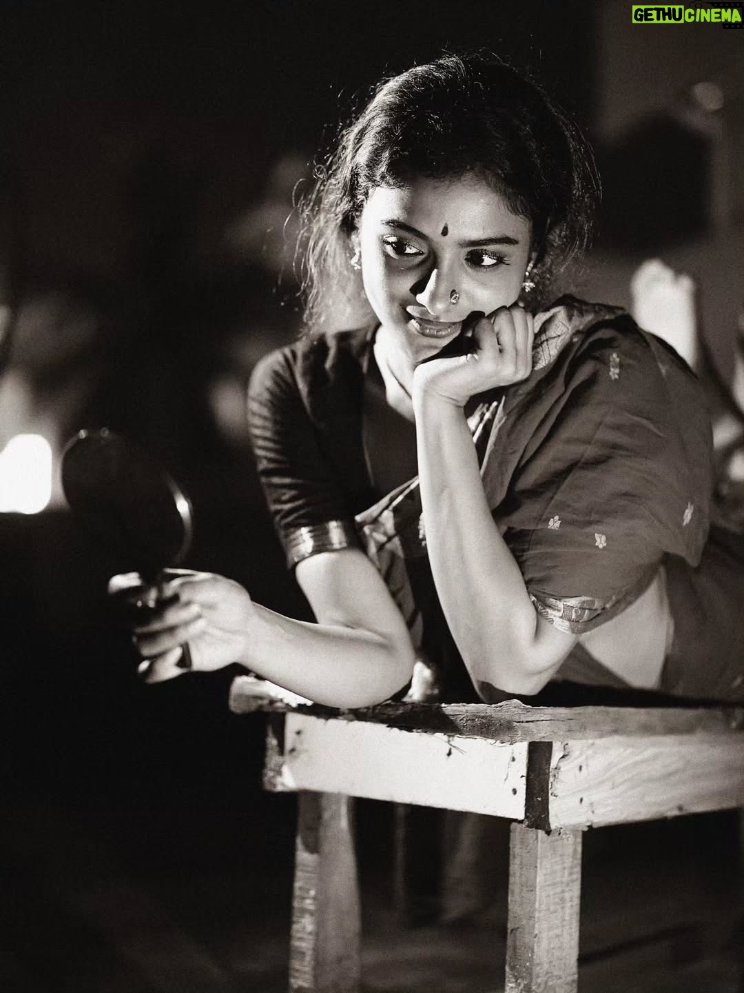 Roopa Koduvayur - 11.3K Likes - Asle Roopa ante paddhathi..paddhathi ante roopa andhulonu shravana sukravaram..so tappaledu.. 😁 
Pc @pavan_eyemoments idea credits motham pawan ki ..ur my moms fav she's is in love with this look and pictures u know ..😅❤️
.
.
.
.
..
.
.
.
.
.
.
.
.
.
.
.
.
.
.
.

.
#traditional #roopakoduvayur #vintagestyle