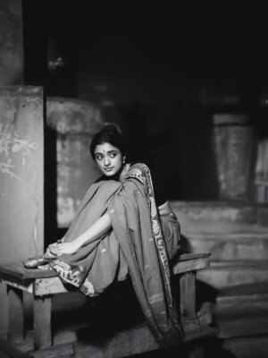 Roopa Koduvayur Instagram - నీవేనా నను తలచినది.
.
.
.
@roopakoduvayur_9 ✨
.
.
@maniratnam.talkies @maniratnam_frames @maniratnam_ @maniratnam.holic 
#maniratnam #manirathnam🎬 #maniratnamarrcombo🎸🎬 #émotions #framings #emotions #photo #photographer #photography #vintage #vintagephotographs #sepiaphotography #retro #oldstyle