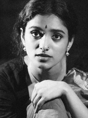 Roopa Koduvayur Instagram - నీవేనా నను తలచినది.
.
.
.
@roopakoduvayur_9 ✨
.
.
@maniratnam.talkies @maniratnam_frames @maniratnam_ @maniratnam.holic 
#maniratnam #manirathnam🎬 #maniratnamarrcombo🎸🎬 #émotions #framings #emotions #photo #photographer #photography #vintage #vintagephotographs #sepiaphotography #retro #oldstyle