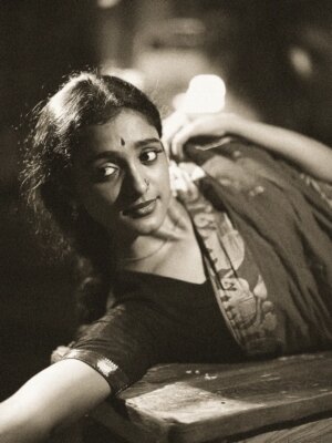 Roopa Koduvayur Instagram - @roopakoduvayur_9 ✨
.
.
@maniratnam.talkies @maniratnam_frames @maniratnam_ @maniratnam.holic 
#maniratnam #manirathnam🎬 #maniratnamarrcombo🎸🎬 #émotions #framings #emotions #photo #photographer #photography #vintage #vintagephotographs #sepiaphotography #retro #oldstyle