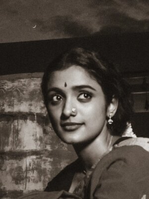 Roopa Koduvayur Instagram - @roopakoduvayur_9 ✨
.
.
@maniratnam.talkies @maniratnam_frames @maniratnam_ @maniratnam.holic 
#maniratnam #manirathnam🎬 #maniratnamarrcombo🎸🎬 #émotions #framings #emotions #photo #photographer #photography #vintage #vintagephotographs #sepiaphotography #retro #oldstyle