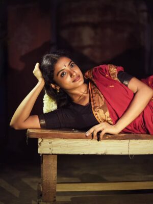 Roopa Koduvayur Instagram - Asle Roopa ante paddhathi..paddhathi ante roopa andhulonu shravana sukravaram..so tappaledu.. 😁 
Pc @pavan_eyemoments idea credits motham pawan ki ..ur my moms fav she's is in love with this look and pictures u know ..😅❤️
.
.
.
.
..
.
.
.
.
.
.
.
.
.
.
.
.
.
.
.

.
#traditional #roopakoduvayur #vintagestyle