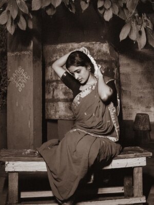 Roopa Koduvayur Instagram - @roopakoduvayur_9 ✨
.
.
@maniratnam.talkies @maniratnam_frames @maniratnam_ @maniratnam.holic 
#maniratnam #manirathnam🎬 #maniratnamarrcombo🎸🎬 #émotions #framings #emotions #photo #photographer #photography #vintage #vintagephotographs #sepiaphotography #retro #oldstyle