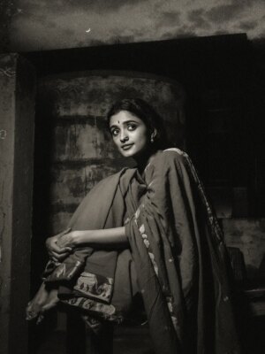 Roopa Koduvayur Instagram - @roopakoduvayur_9 ✨
.
.
@maniratnam.talkies @maniratnam_frames @maniratnam_ @maniratnam.holic 
#maniratnam #manirathnam🎬 #maniratnamarrcombo🎸🎬 #émotions #framings #emotions #photo #photographer #photography #vintage #vintagephotographs #sepiaphotography #retro #oldstyle