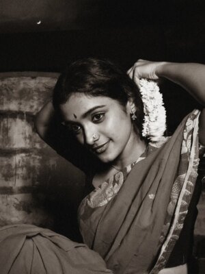 Roopa Koduvayur Instagram - @roopakoduvayur_9 ✨
.
.
@maniratnam.talkies @maniratnam_frames @maniratnam_ @maniratnam.holic 
#maniratnam #manirathnam🎬 #maniratnamarrcombo🎸🎬 #émotions #framings #emotions #photo #photographer #photography #vintage #vintagephotographs #sepiaphotography #retro #oldstyle