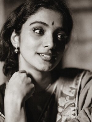 Roopa Koduvayur Instagram - @roopakoduvayur_9 ✨
.
.
@maniratnam.talkies @maniratnam_frames @maniratnam_ @maniratnam.holic 
#maniratnam #manirathnam🎬 #maniratnamarrcombo🎸🎬 #émotions #framings #emotions #photo #photographer #photography #vintage #vintagephotographs #sepiaphotography #retro #oldstyle