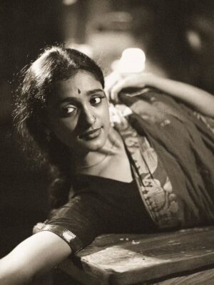 Roopa Koduvayur Instagram - Asle Roopa ante paddhathi..paddhathi ante roopa andhulonu shravana sukravaram..so tappaledu.. 😁 
Pc @pavan_eyemoments idea credits motham pawan ki ..ur my moms fav she's is in love with this look and pictures u know ..😅❤️
.
.
.
.
..
.
.
.
.
.
.
.
.
.
.
.
.
.
.
.

.
#traditional #roopakoduvayur #vintagestyle