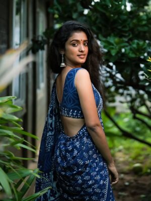 Roopa Koduvayur Instagram - Living the soft life like a housewife… now accepting applications for house husband 😉😌
Wearing this comfy saree from @karthikeya.the.angadi
Pc @pavan_eyemoments 
Location @samrajya_resorts