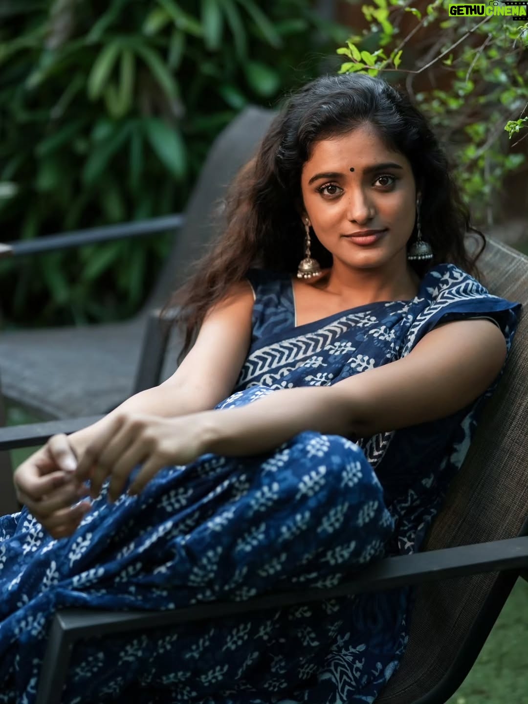 Roopa Koduvayur - 7.5K Likes - Living the soft life like a housewife… now accepting applications for house husband 😉😌
Wearing this comfy saree from @karthikeya.the.angadi
Pc @pavan_eyemoments 
Location @samrajya_resorts