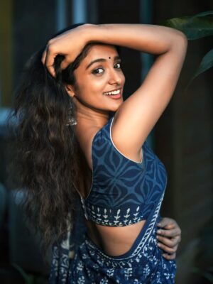 Roopa Koduvayur Instagram - Living the soft life like a housewife… now accepting applications for house husband 😉😌
Wearing this comfy saree from @karthikeya.the.angadi
Pc @pavan_eyemoments 
Location @samrajya_resorts
