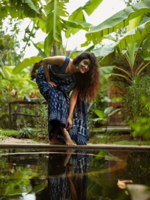 Roopa Koduvayur Instagram - Living the soft life like a housewife… now accepting applications for house husband 😉😌
Wearing this comfy saree from @karthikeya.the.angadi
Pc @pavan_eyemoments 
Location @samrajya_resorts