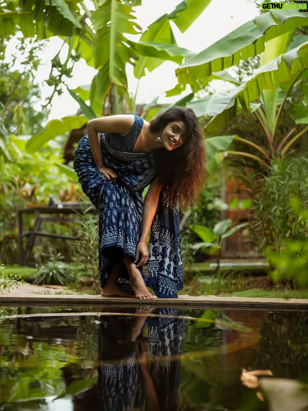 Roopa Koduvayur - 7.5K Likes - Living the soft life like a housewife… now accepting applications for house husband 😉😌
Wearing this comfy saree from @karthikeya.the.angadi
Pc @pavan_eyemoments 
Location @samrajya_resorts