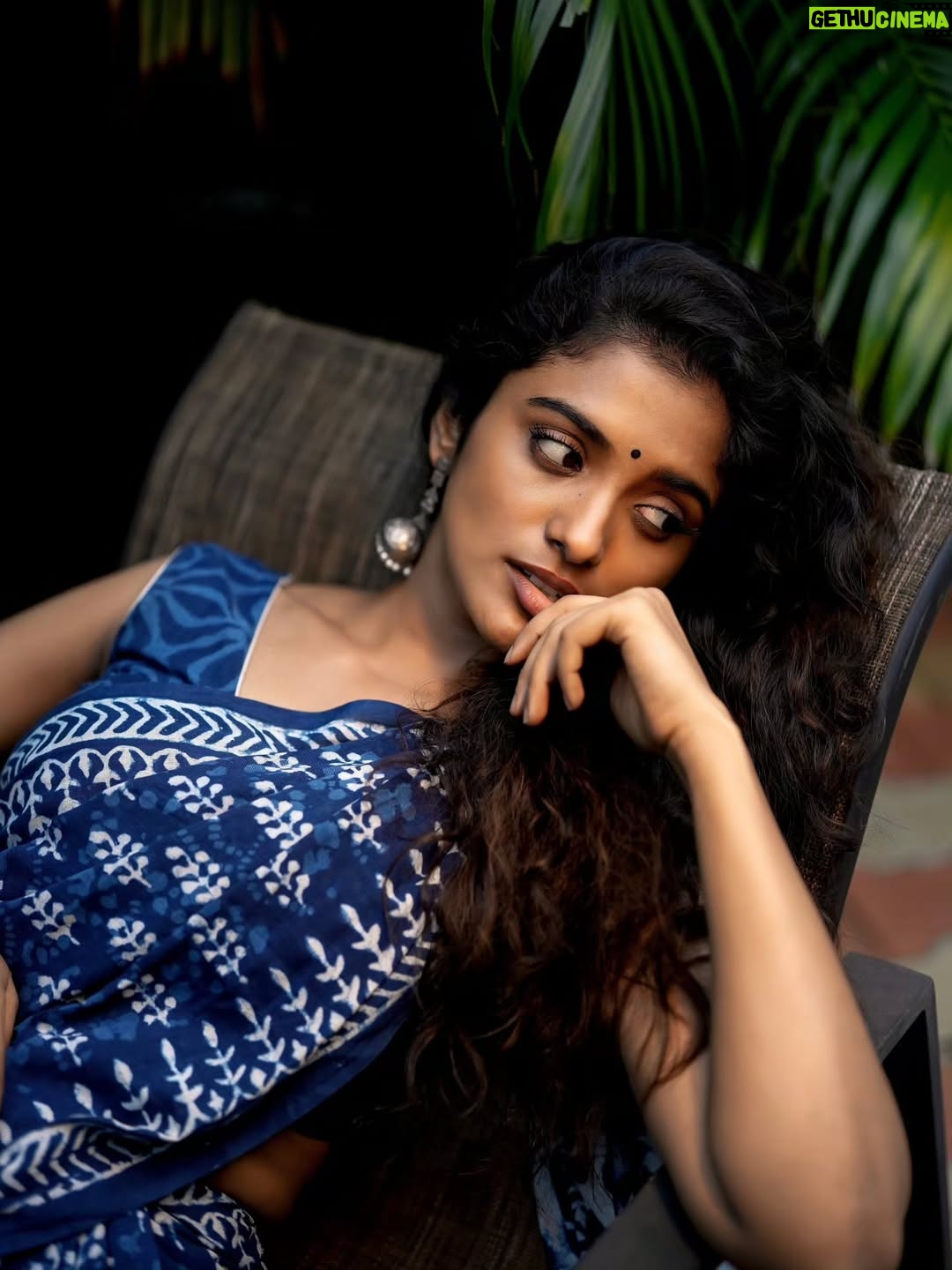 Roopa Koduvayur - 7.5K Likes - Living the soft life like a housewife… now accepting applications for house husband 😉😌
Wearing this comfy saree from @karthikeya.the.angadi
Pc @pavan_eyemoments 
Location @samrajya_resorts