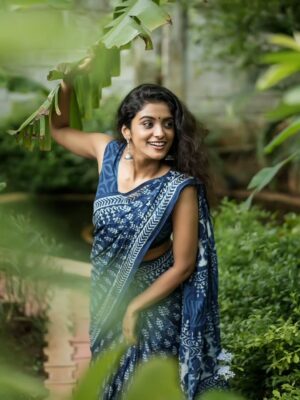 Roopa Koduvayur Instagram - Living the soft life like a housewife… now accepting applications for house husband 😉😌
Wearing this comfy saree from @karthikeya.the.angadi
Pc @pavan_eyemoments 
Location @samrajya_resorts