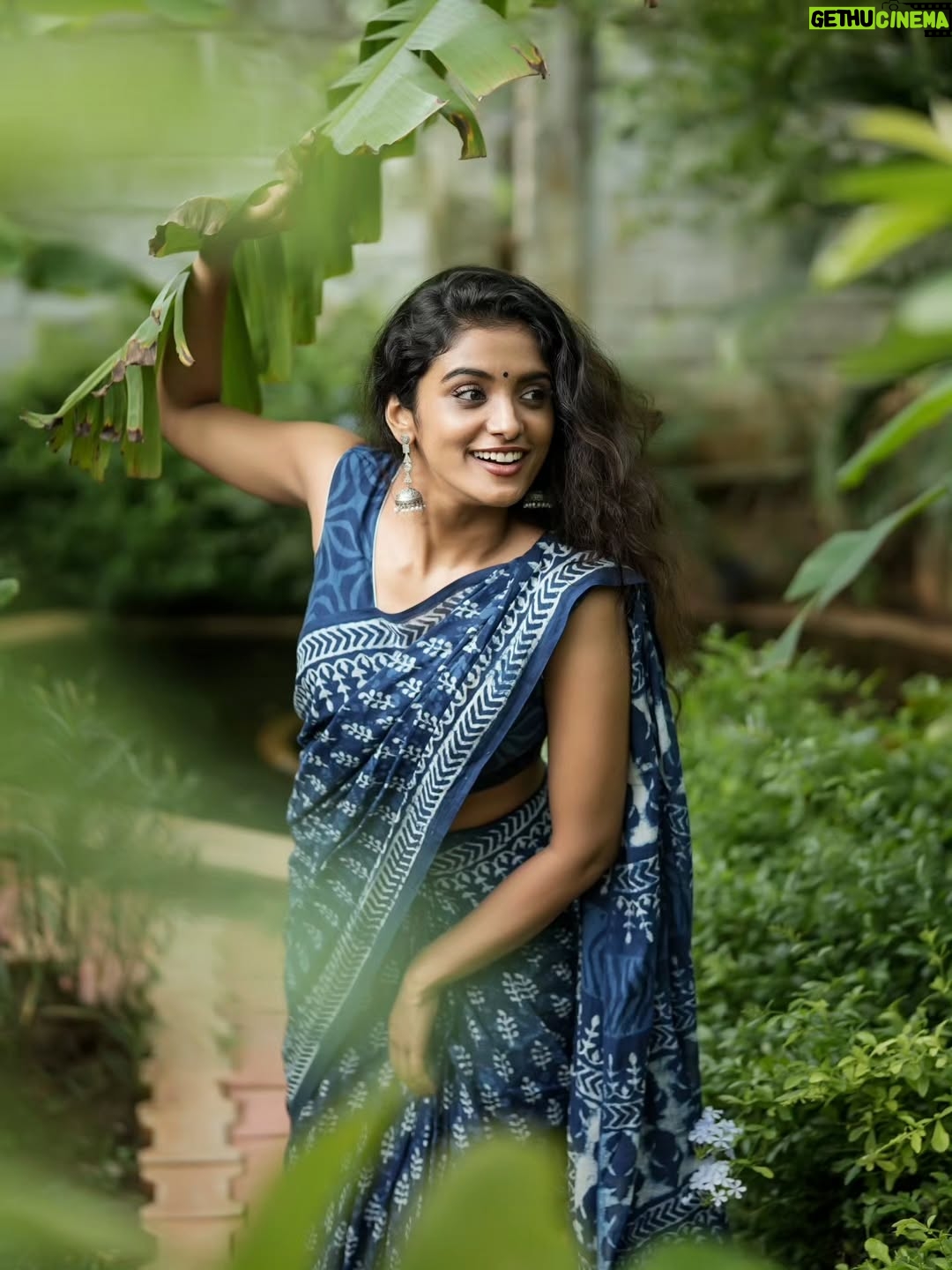 Roopa Koduvayur - 7.5K Likes - Living the soft life like a housewife… now accepting applications for house husband 😉😌
Wearing this comfy saree from @karthikeya.the.angadi
Pc @pavan_eyemoments 
Location @samrajya_resorts
