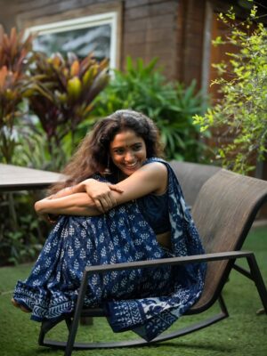 Roopa Koduvayur Instagram - Living the soft life like a housewife… now accepting applications for house husband 😉😌
Wearing this comfy saree from @karthikeya.the.angadi
Pc @pavan_eyemoments 
Location @samrajya_resorts