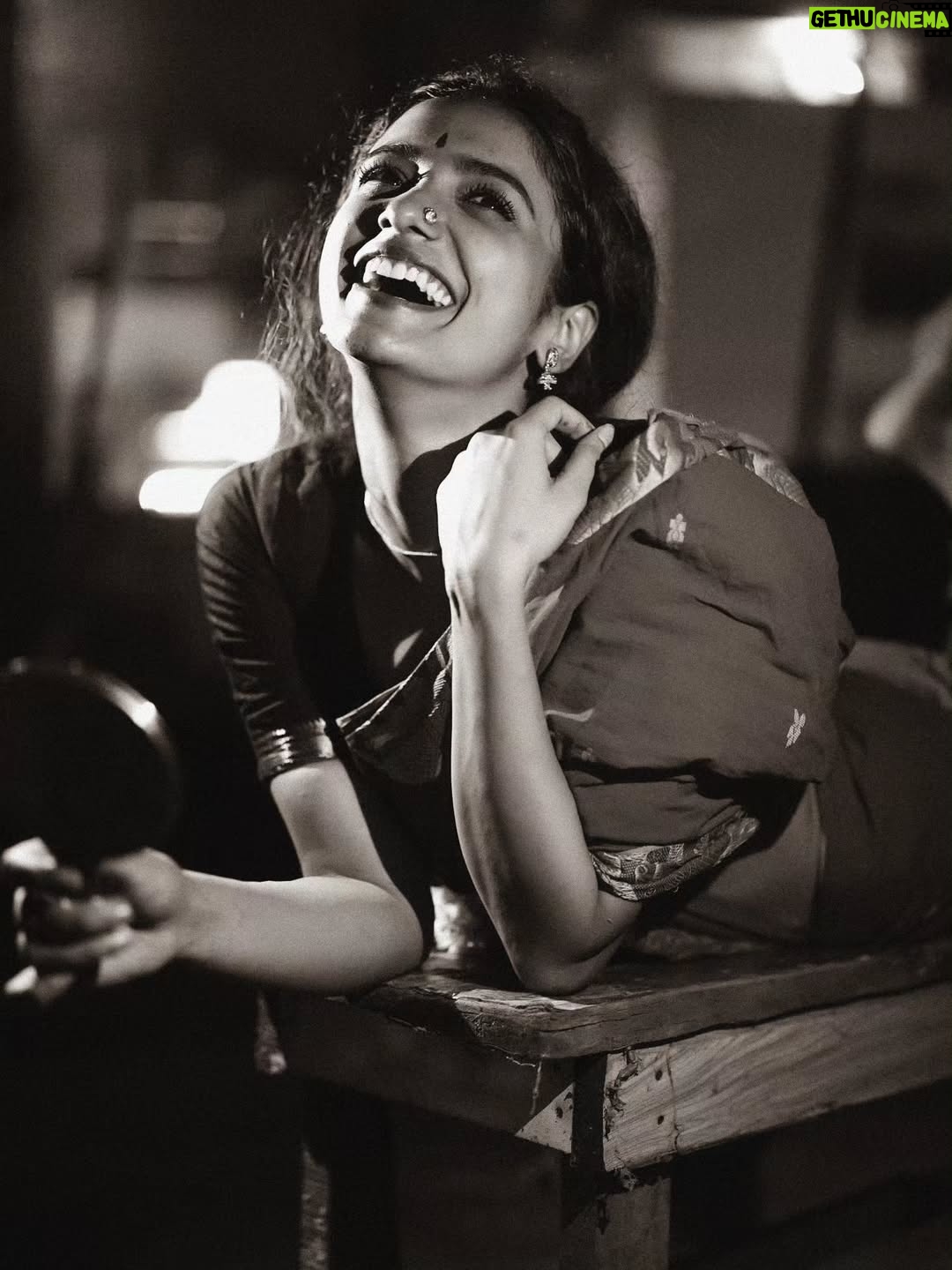 Roopa Koduvayur - 11.3K Likes - Asle Roopa ante paddhathi..paddhathi ante roopa andhulonu shravana sukravaram..so tappaledu.. 😁 
Pc @pavan_eyemoments idea credits motham pawan ki ..ur my moms fav she's is in love with this look and pictures u know ..😅❤️
.
.
.
.
..
.
.
.
.
.
.
.
.
.
.
.
.
.
.
.

.
#traditional #roopakoduvayur #vintagestyle
