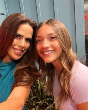 Rosa Blasi Instagram - Had the best month in 🇨🇦 filming the Clash of the Thundermans ⚡️movie! Here’s some BTS-Grateful for the last 13 years of being a part of this family. And we can’t wait for you to see this in 2026! @nickelodeon @thundermanstv