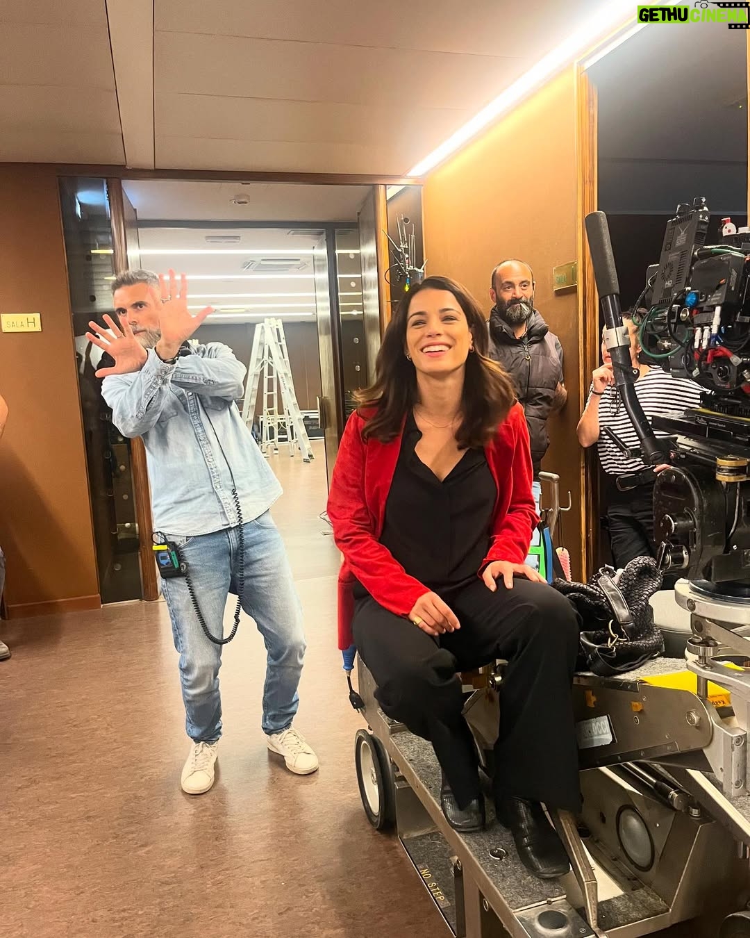 Rosa Diletta Rossi - 6.3K Likes - A famigghia
❤️🦁 

Siamo tornati!

#mariacorleone2

The best crew 

@mancio78 
@fortunatocerlino 
@vittoriomagazzu 
@federicadecola 
@alefella 

Grazie a @mediasetinfinity 
@produzioniclemart 
@taodue

Grazie ai reparti tutti
@kess_one1 
@giuliana.cau 
@ariannaagosta_ 
@desiredimattia