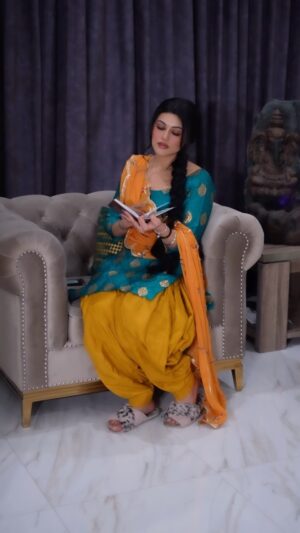 Rose Kaur Bawa Instagram - Tor Dasdi Out Now on Chakora Productions Youtube Channel 💕
@chakoraproductions
.
.
.
.
.
.
.
.
.
.
.
.
.
.
.
.
.
.
.
#fyp #fypage #fypシ #viral