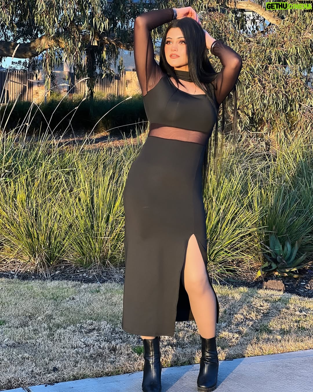Rose Kaur Bawa - 1.8K Likes - Black is just not a Color it’s a feeling 🖤🖤
.
.
.
.
.
.
.
.
.
#fyp #fypシ #fypage #viral