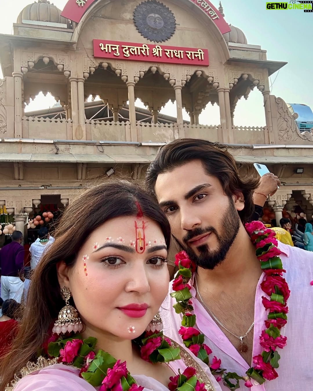 Rose Rawat - 130K Likes - बरसाना जाना सिर्फ़ यात्रा नहीं, ये तो राधा रानी के चरणों में आत्मा का समर्पण है! राधे राधे 🧿❤️ राधा कृष्ण 🙏