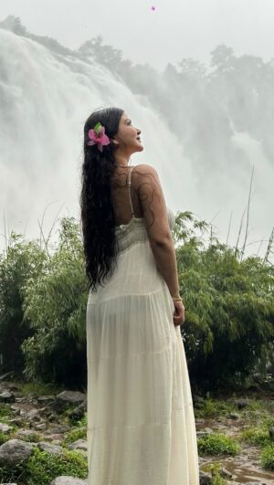 Rose Rawat Instagram - When you vibe with monsoon 🌧️