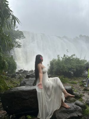 Rose Rawat Instagram - For a minute there I lost myself 🤍
.
.
.
#keral #keralagram #weather #rain #waterfall #natur #naturelovers #munnar #kerala