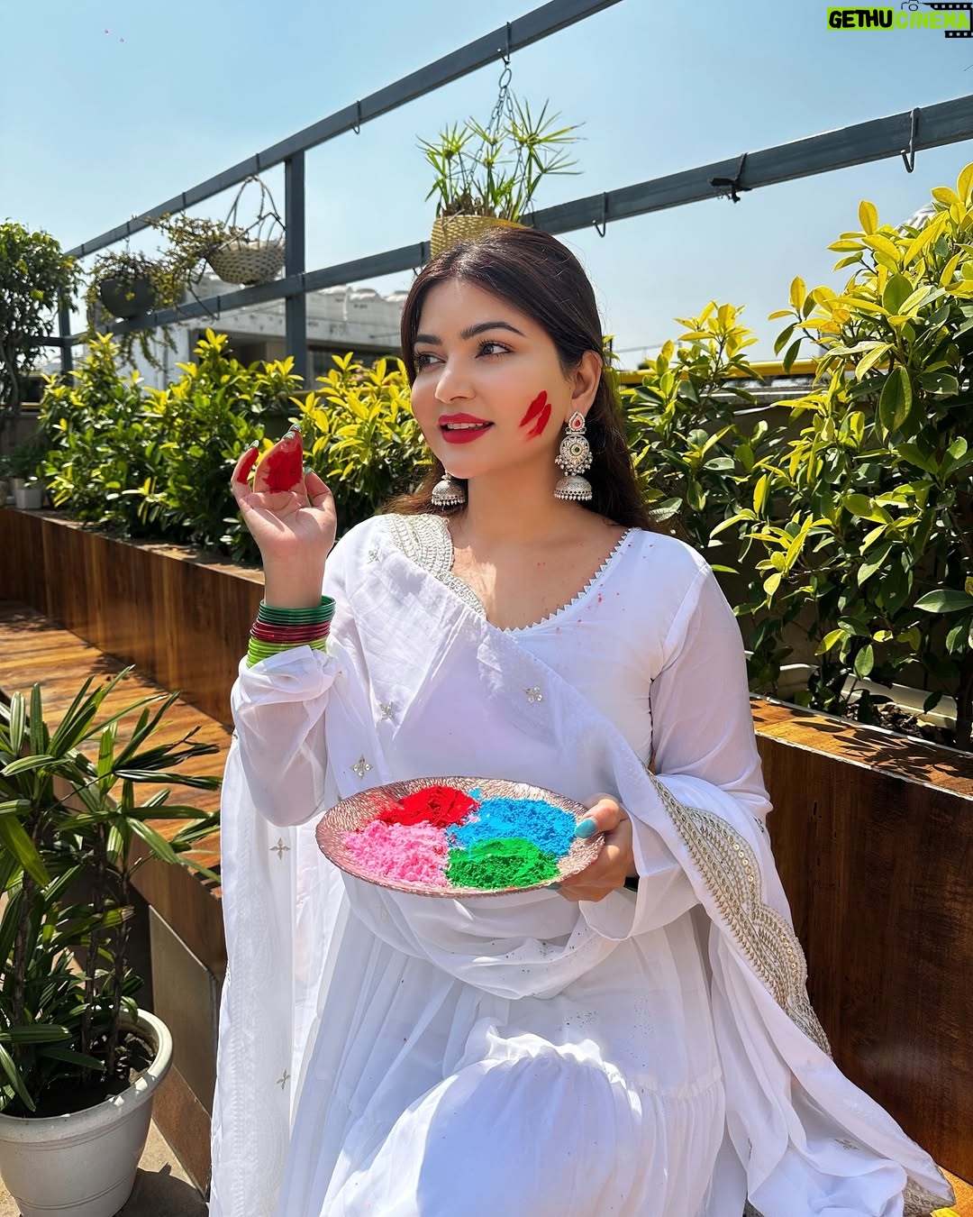 Rose Rawat - 7.2K Likes - holi 2025 ❤️🎨💦