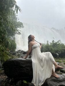 Actress Rose Rawat HD Photos and Wallpapers June 2025