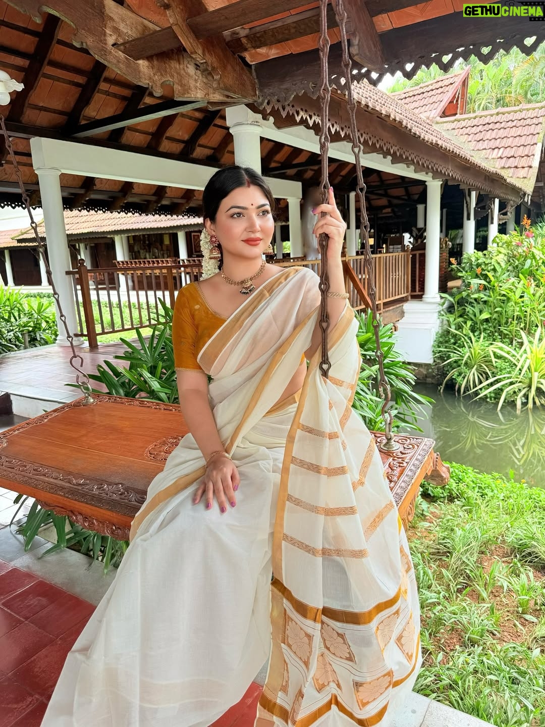 Rose Rawat - 12.1K Likes - Not just a look it’s a whole vibe from the South.🤍

Meenamma vibes 😉