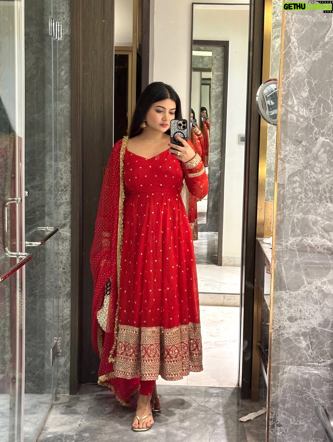 Rose Rawat - 15.9K Likes - 🥀