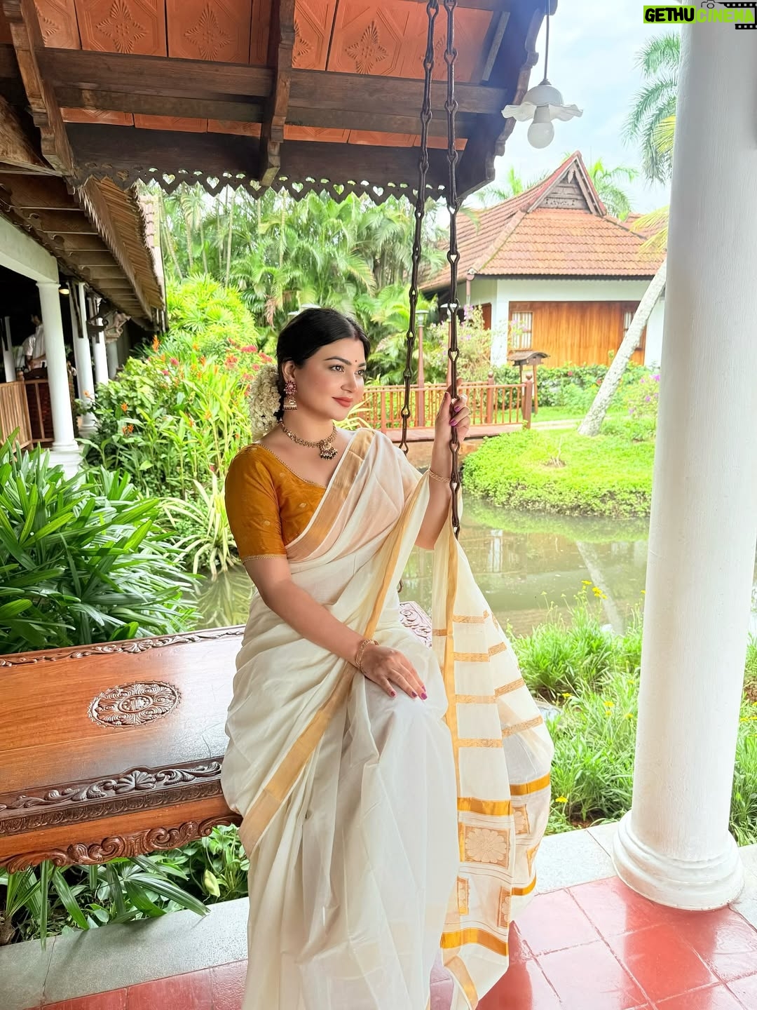 Rose Rawat - 12.1K Likes - Not just a look it’s a whole vibe from the South.🤍

Meenamma vibes 😉