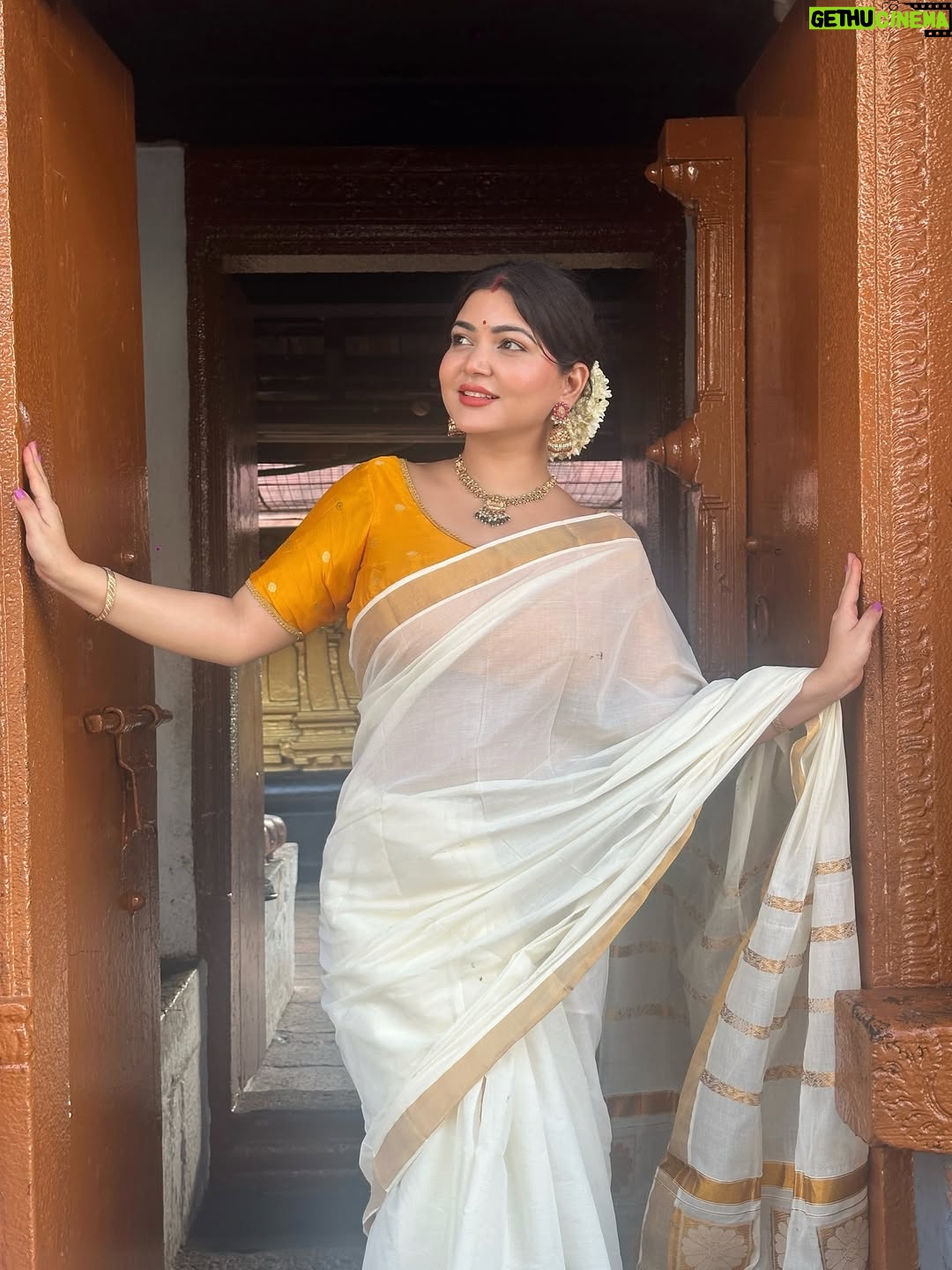 Rose Rawat - 12.1K Likes - Not just a look it’s a whole vibe from the South.🤍

Meenamma vibes 😉