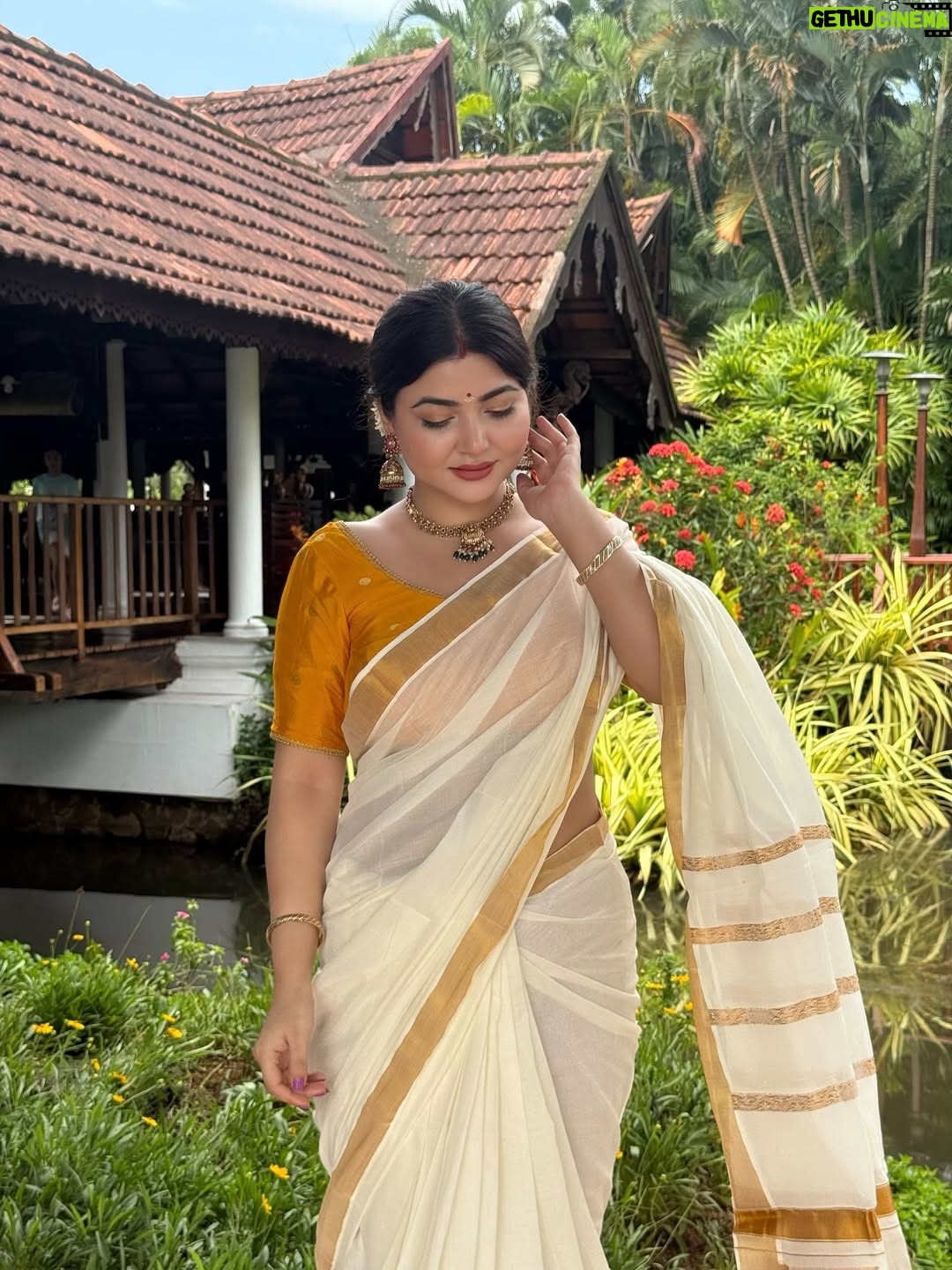 Rose Rawat - 12.1K Likes - Not just a look it’s a whole vibe from the South.🤍

Meenamma vibes 😉