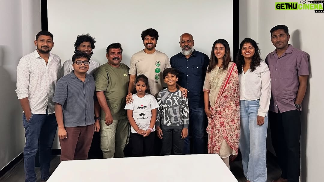 Roshini Haripriyan - 186K Likes - Feeling elated that someone I’ve looked up to for years acknowledged our efforts. Thank you @sivakarthikeyan sir for the kind gesture. Overwhelmed with gratitude for the encouragement and love. ❤️✨
A big thanks to our director @keyanmk sir 🤍
#madrasmatinee #sivakarthikeyan #dreamcomestrue❤ #love #grateful #roshniharipriyan