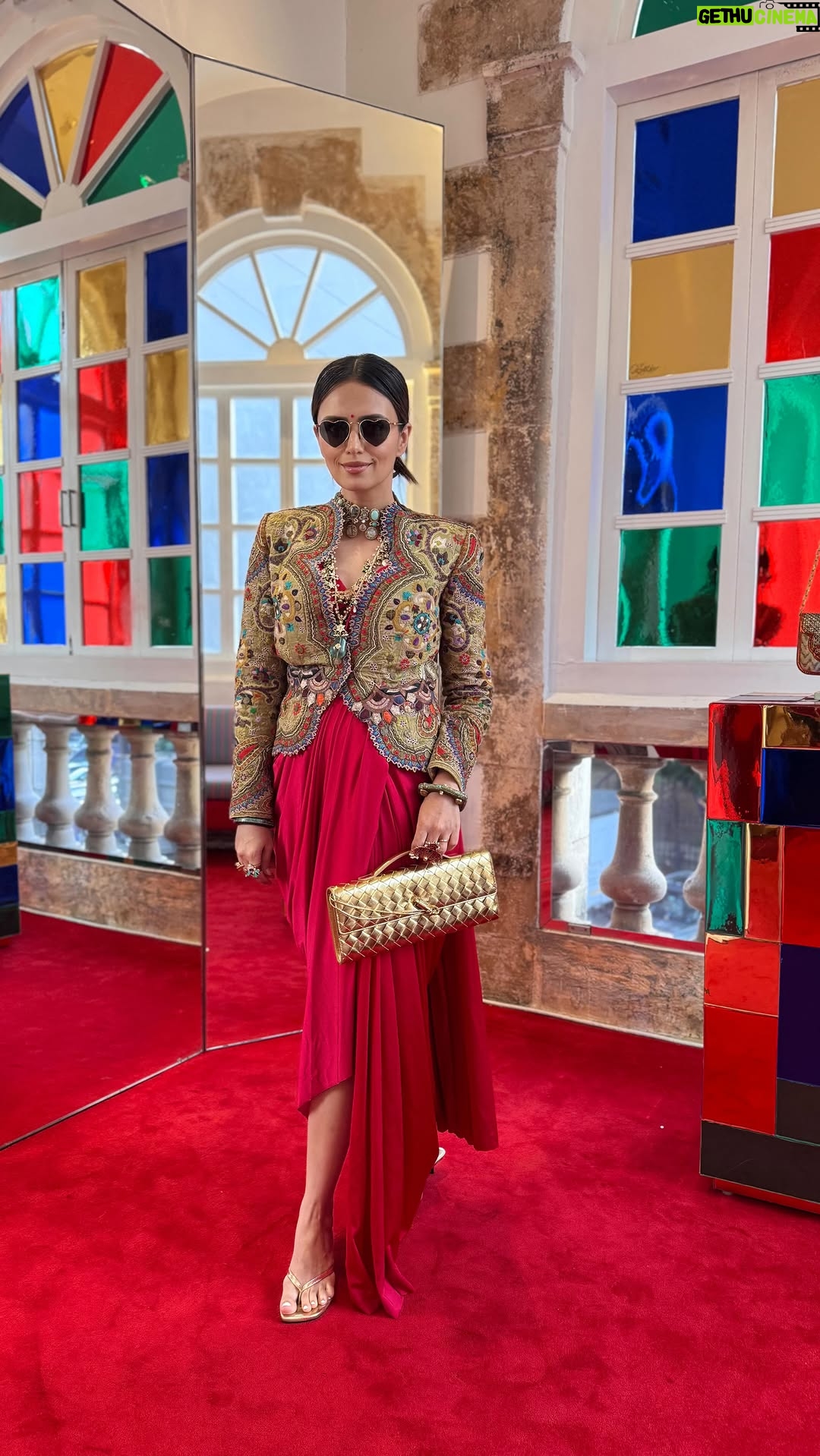 Roshni Chopra - 4.4K Likes - Drape sari with the jacket or without 🤔♥️ ? The dress code said ‘bejewelled ‘- so obviously I went all out! Let the Diwali parties begin 🪔✨ &Hapoy karvachauth to everyone who’s fasting 🌝✨
Thank you or having me @christianlouboutin @manekathadani @vidushiuberoi