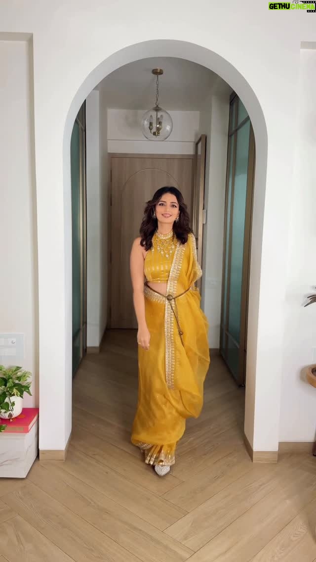Roshni Chopra - 6K Likes - The Sari always wins 💛💐 try this modern drape on any classic sari to get a whole new look for your diwali parties - something new from something old - that’s what #rovive and our drape series is all about … -Try it✨
Sari by @priyalprakashhouseofdesign 
Jewelry @thehouseofbharatthob