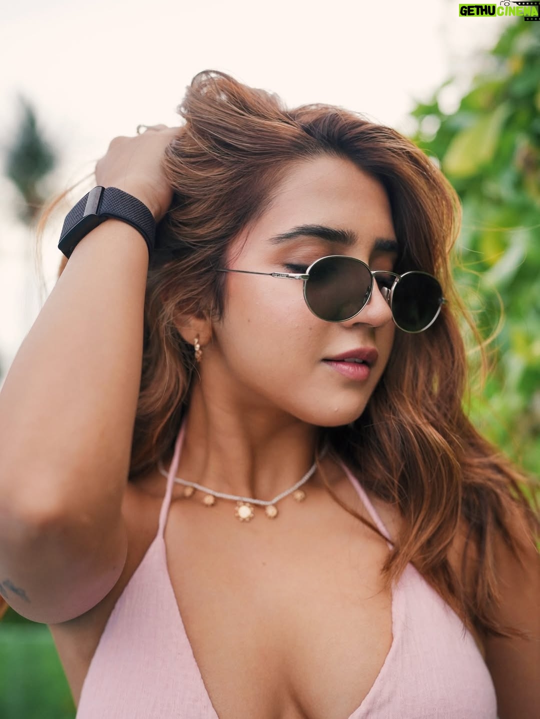 Roshni Walia - 238.6K Likes - Permanent vacation energy 🏝️
.
.
.
.
Shot by @mule_10_ 
Edited by @official.khushal.photography