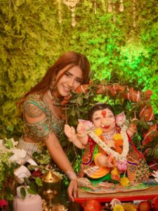 Actress Roshni Walia HD Photos and Wallpapers September 2025