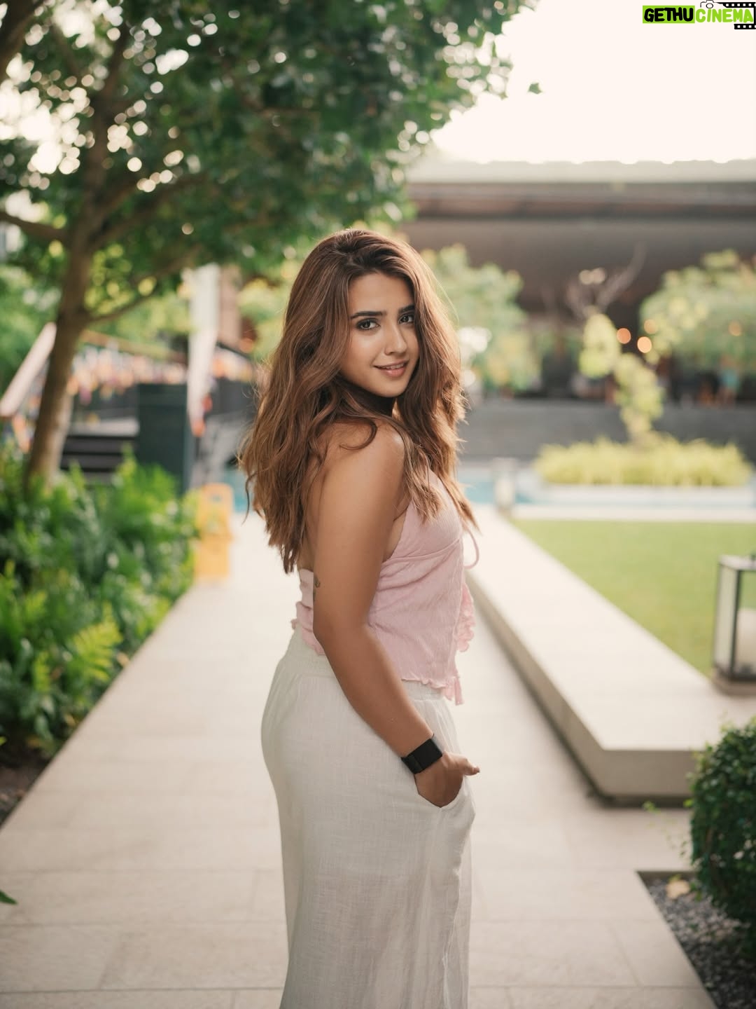 Roshni Walia - 238.6K Likes - Permanent vacation energy 🏝️
.
.
.
.
Shot by @mule_10_ 
Edited by @official.khushal.photography