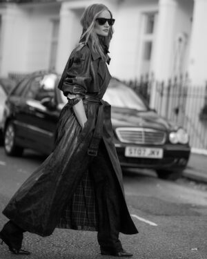 Rosie Huntington-Whiteley Instagram - Wrapped up in timeless Burberry charm last night. Autumn’s here and the trench is still the ultimate icon. 🍂 [#AD]