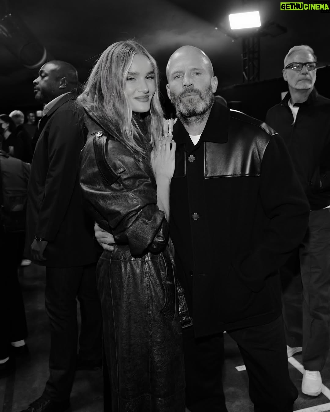 Rosie Huntington-Whiteley - 675.3K Likes - Wrapped up in timeless Burberry charm last night. Autumn’s here and the trench is still the ultimate icon. 🍂 [#AD]