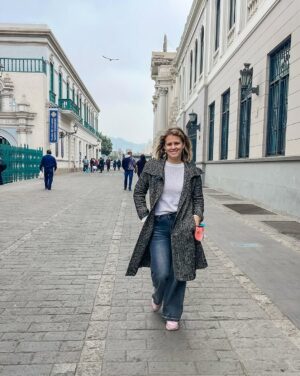 Rossana Fernández-Maldonado Instagram - Paseo familiar en el hermoso centro histórico de #lima .
Turisteando en mi ciudad 🥰

¿Cuándo fue la última vez que fuiste a pasear ( no a trabajar) al centro?

#familia #lima #domingo #santarosa #sanmartindeporresperú