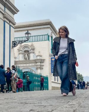 Rossana Fernández-Maldonado Instagram - Paseo familiar en el hermoso centro histórico de #lima .
Turisteando en mi ciudad 🥰

¿Cuándo fue la última vez que fuiste a pasear ( no a trabajar) al centro?

#familia #lima #domingo #santarosa #sanmartindeporresperú