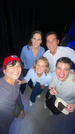 Rossana Fernández-Maldonado Instagram - ✨ Últimos días en escena…
Un viaje al corazón.
Quedará siempre en mí. 💙
Querido Evan Hansen🩵💙
Te esperamos en el @teatromunicipaldesurco .
@preludioac
@italomaldonadof gracias hijo🙏🏻💙